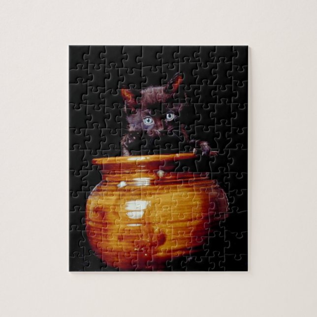 Puzzle Kitten noir en Vase céramique, arrière - plan noir (Vertical)