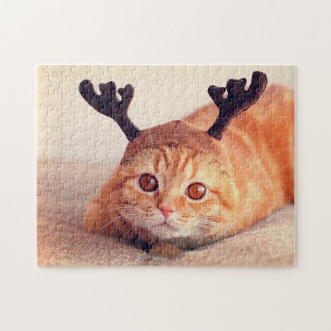 Puzzle kitten wearing a Christmas (Horizontal)