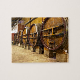 Puzzle La cave à vin aux grands vieux coffres en bois