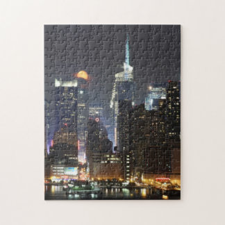Puzzle La lune se lève au-dessus du Midtown New York.