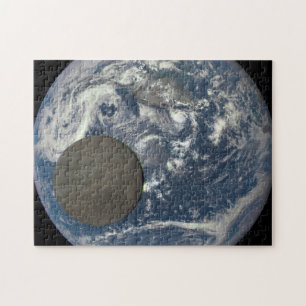 Puzzle La Terre et la Lune loin de l'espace