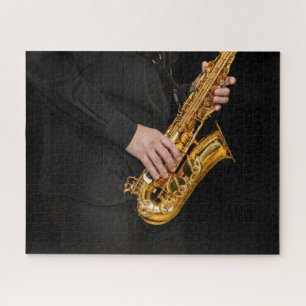 Puzzle Le joueur saxophone joue du jazz avec des mains sa
