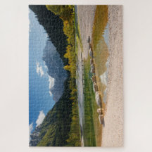 Le lac Jasna dans les Alpes slovènes à l'automne