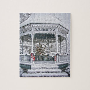 Puzzle Le palais de justice Gazebo dans la neige