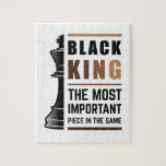 Puzzle Le Roi Noir La Pièce La Plus Importante Dans Le Je<br><div class="desc">Pour les rois noirs qui aiment jouer aux échecs. La Vie Noire Est Importante. Qu'il s'agisse du Mois de l'histoire des Noirs ou non, un mois ne peut pas tenir notre histoire. L'Afrique est dans notre ADN. Portez vos vêtements de mélanine afro-américains pour les hommes et les garçons avec fierté....</div>
