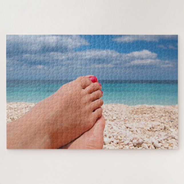 Puzzle Les pieds avec vernis à ongles sur la plage (Horizontal)