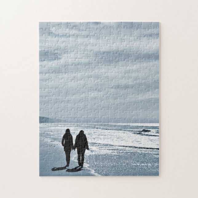 Puzzle Lesbian Couple Walks côte à côte sur une plage de  (Vertical)