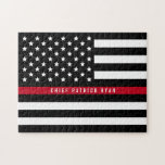 Puzzle Ligne rouge mince monogramme de drapeau américain<br><div class="desc">Ce puzzle d'amusement comporte une ligne rouge mince de sapeur-pompier noir et blanc conception de drapeau américain avec la bannière étoilée sur un arrière - plan noir et un nom pour que vous personnalisiez. Fait un cadeau unique.</div>