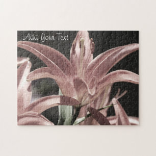 Puzzle Lilies-Muted Tones par Shirley Taylor