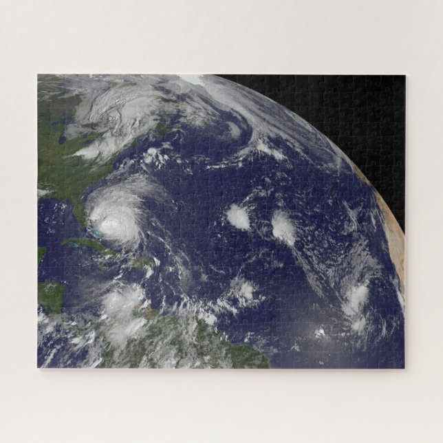 Puzzle L'Ouragan Irene Traverse Les Bahamas. (Horizontal)