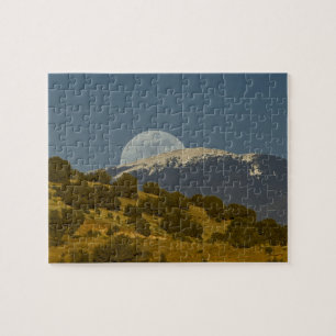 Puzzle Lune surplombant les monts Sangre de Cristo,