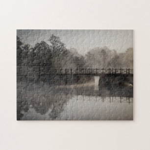 Puzzle Moody Foggy Black White Bridge sur l'eau