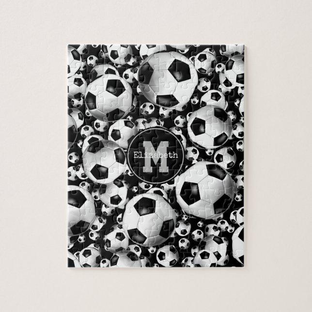 Puzzle Motif de ballons de football monogrammé de la fill (Vertical)