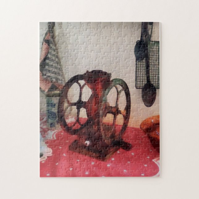 Puzzle Moulin à café sur une nappe rouge (Vertical)