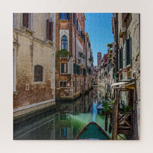 Puzzle Narrow street with canal in Venice (Vertical)