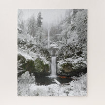 Neige d'hiver à Multnomah Falls dans l'Oregon Jigs