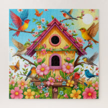 Oiseaux se perchant autour d'une maison d'oiseaux