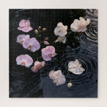 Orchidées sur eau calme