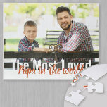 Puzzle Papa le plus aimé au monde Photo personnalisée<br><div class="desc">Créez votre propre puzzle photo avec l'une de vos photos préférées. La typographie moderne surdimensionnée est entièrement modifiable et se lit actuellement "Le Papa le plus aimé du monde". Le modèle photo est prêt pour vous à ajouter votre photo,  qui est affichée au format paysage.</div>
