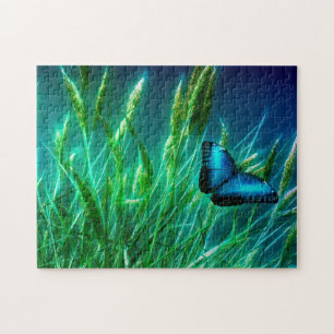 Puzzle Papillon bleu Morpho sur herbe verte