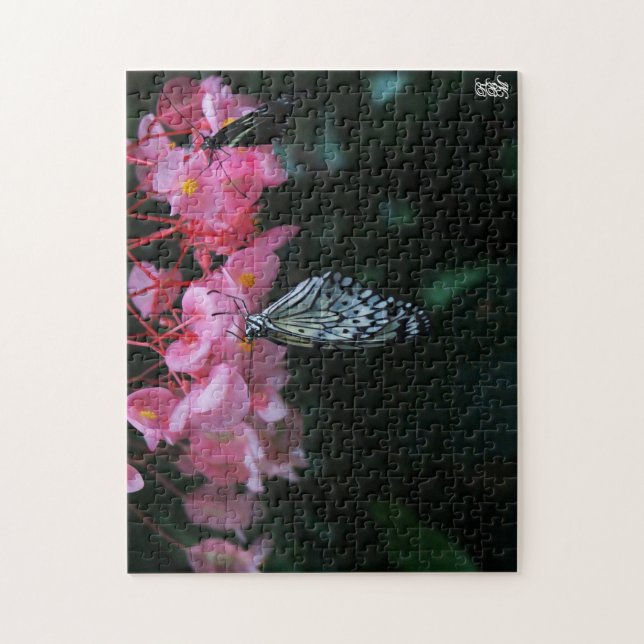 Puzzle Papillon suspendu aux fleurs (Vertical)