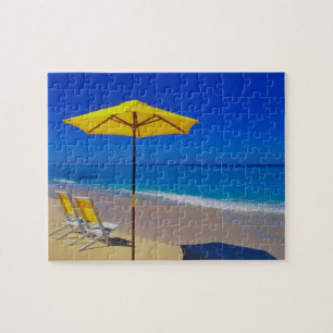 Puzzle Parapluie de plage jaune et chaises impeccables