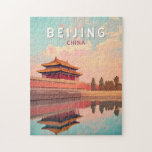Puzzle Pékin Chine Illustration Voyage Art Vintage<br><div class="desc">Modèle de voyage vectoriel rétro de Pékin. Pékin,  capitale de la Chine,  est une ville riche en histoire impériale,  en innovation moderne et en profondeur culturelle. Elle abrite des sites emblématiques comme la Cité interdite,  la Grande Muraille et le Carré de Tiananmen.</div>