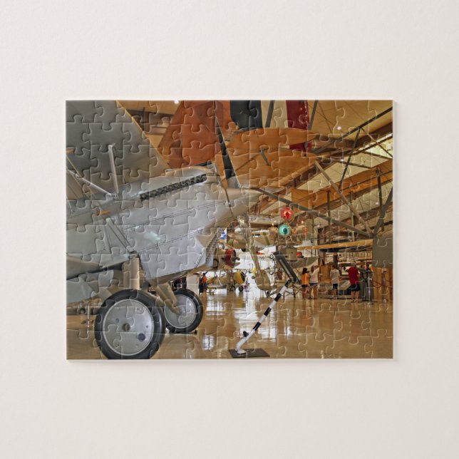 Puzzle Personnes visitant le Musée national de l'aviation (Horizontal)