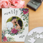 Puzzle Photo de la proposition de script Red Rose Marry<br><div class="desc">Mariage Proposition prop sous la forme d'un puzzle avec photo romantique serti dans un cadre double anneau d'or. Le design comporte de belles roses rouges et des feuilles d'eucalyptus et est écrit avec "marie-moi" dans une élégante typographie de script. Un accessoire et une conservation parfaits pour votre proposition de mariage...</div>