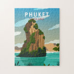Puzzle Phuket Thailand Retro<br><div class="desc">Conception de l'illustration vectorielle Phuket. Il se compose de l'île de Phuket, la plus grande île du pays, et de 32 îles plus petites au large de ses côtes. Il se trouve au large de la côte ouest de la Thaïlande continentale dans la mer d'Andaman.</div>
