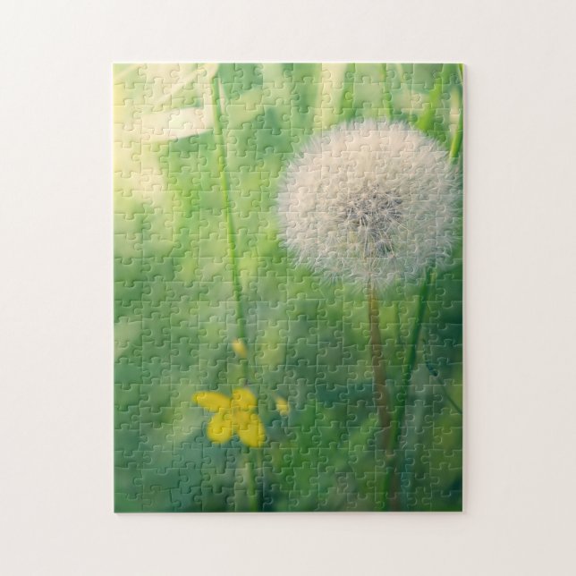 Puzzle Pissenlit dans la verdure avec une douce lumière e (Vertical)