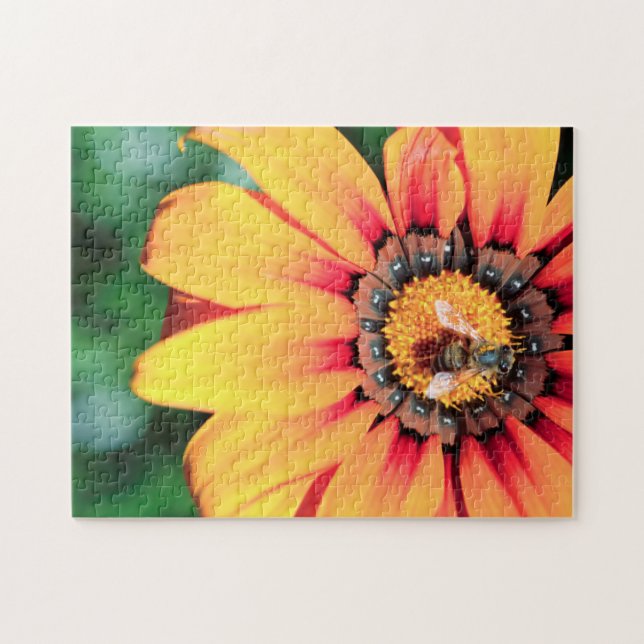 Puzzle Pollen de close-up extrême de A Bee Collecting (Horizontal)