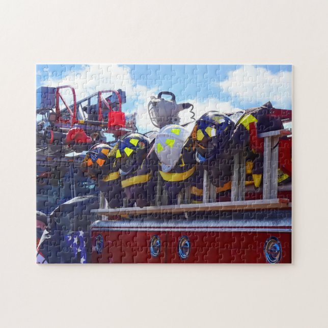 Puzzle Pompiers - Casque sur camion-pompier (Horizontal)