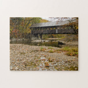 Puzzle Pont couvert de Newry sur la rivière en automne