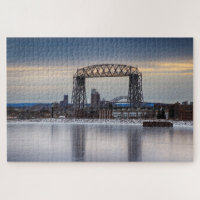 Pont élévateur aérien et reflet glacé Minnesota