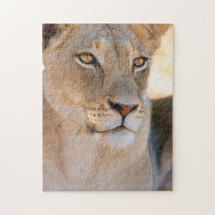 Puzzle Portrait d'une Lionne regardant au loin