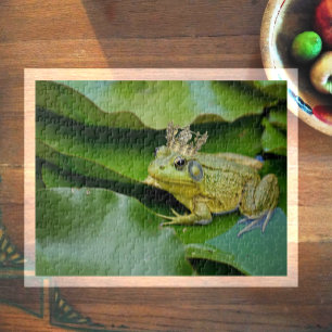 Puzzle Prince de grenouille couronné sur Lily Pad