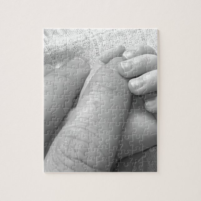 Puzzle Prise de mains de doigts de main de bébé (Vertical)