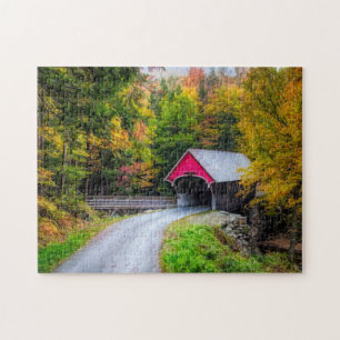 Puzzle Promenade d'automne au travers d'un pont couvert