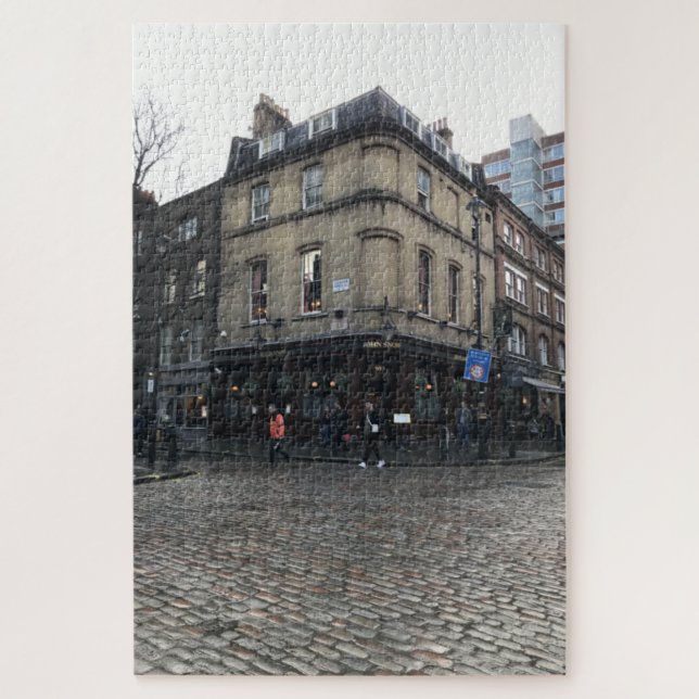 Puzzle Pub sur Cobblestone Street, Soho, Londres Royaume- (Vertical)