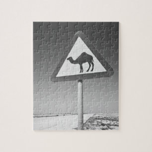 Puzzle Qatar, Al Zubarah. Panneau de signalisation de pas