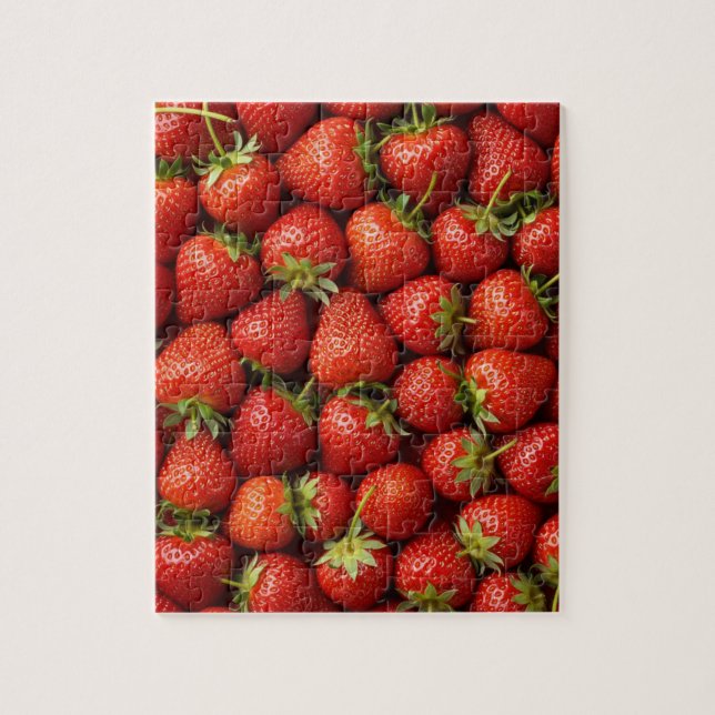 Puzzle Récolte d'été douce : Tapis de fraises luxuriant (Vertical)
