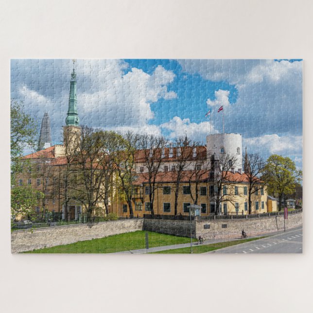 Puzzle Riga Castle during sunny day in Riga, Latvia (Horizontal)