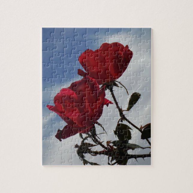 Puzzle Roses rouges contre un ciel bleu vif (Vertical)