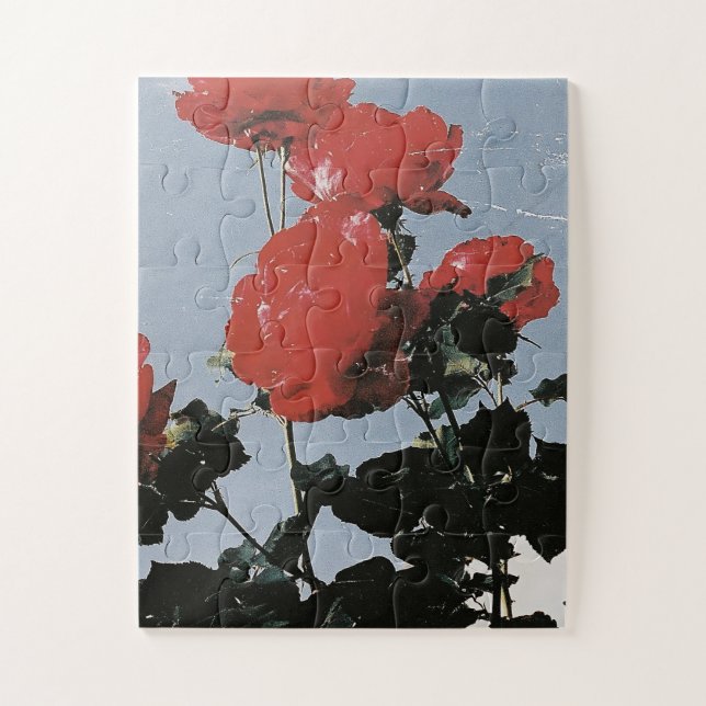 Puzzle Roses rouges vintage sur un ciel bleu (Vertical)