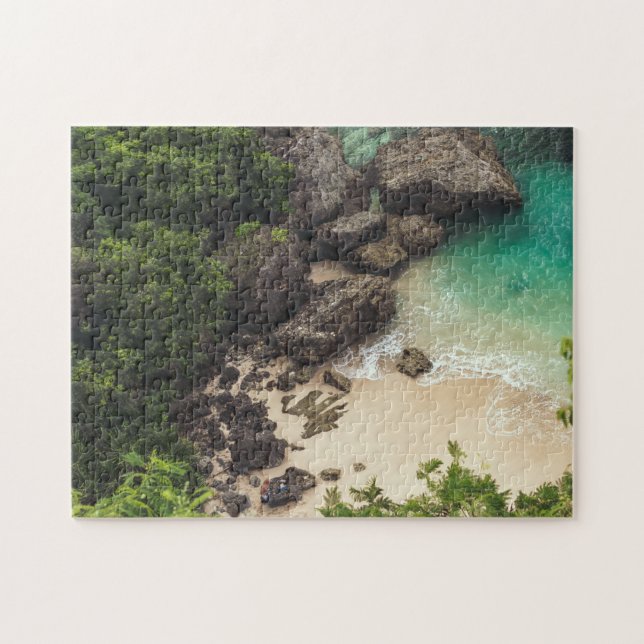Puzzle Sandy Beach Cove avec arbres verts, rochers et océ (Horizontal)