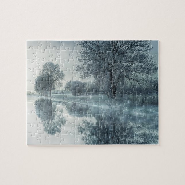 Puzzle Scène hivernale brumeuse d'un lac, avec des arbres (Horizontal)