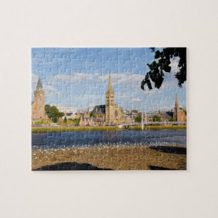 Puzzle Skyline et rivière de la ville pittoresque d'Inve
