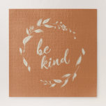 Puzzle Soyez Génial Citation Inspirante Terracotta Wreath<br><div class="desc">Puzzle d'art élégant et minimaliste avec la citation de gentillesse inspirante - Be Kind - en belle écriture manuscrite à l'intérieur d'une couronne fleurie moderne en crème sur un arrière - plan en terre cuite du désert.</div>