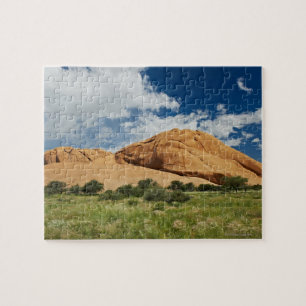 Puzzle Spitzkoppe ou Spitzkuppe, montagne aride